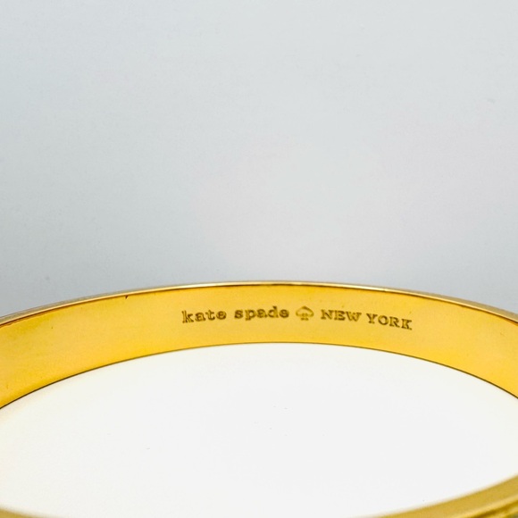 KATE SPADE ♠️ Cream Enamel Spade Bangle - Picture 3 of 8